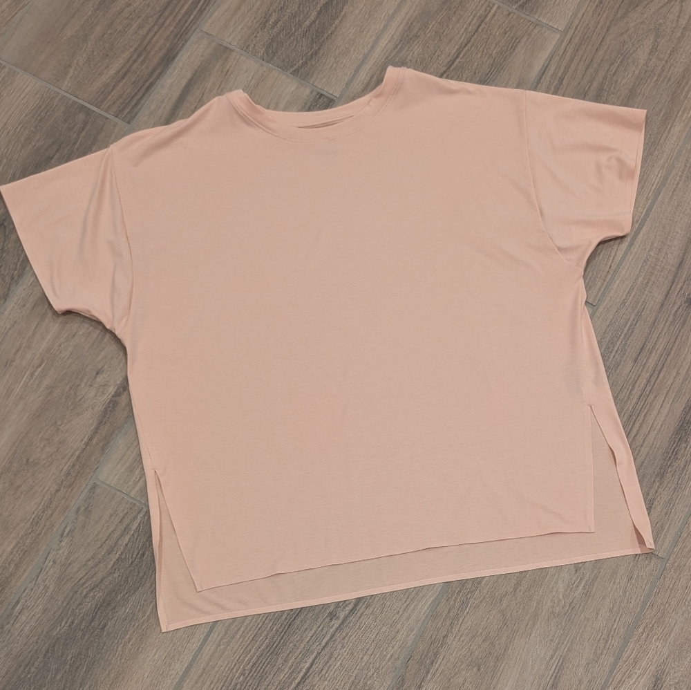 Uniqlo Women's Light Pink Short Sleeve Tee